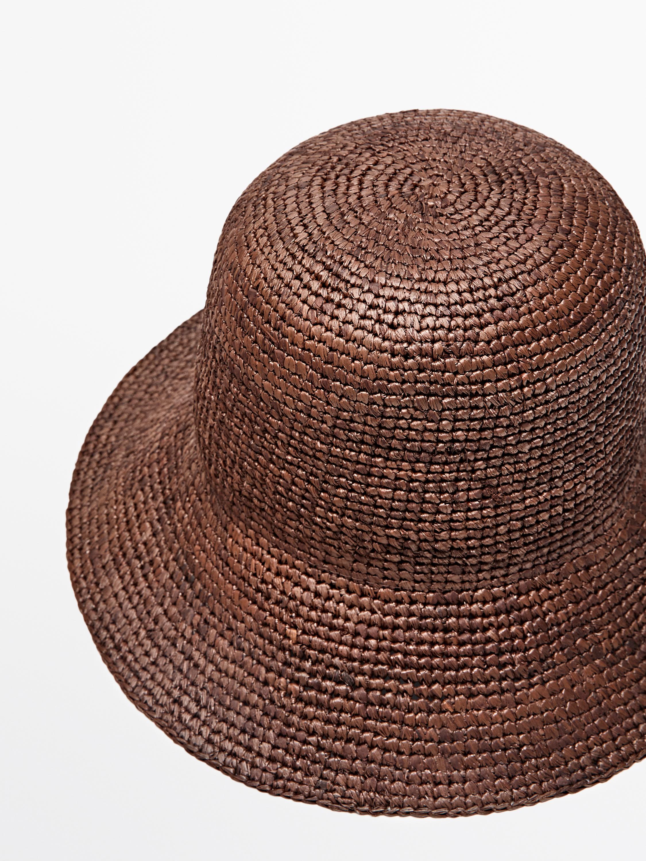 Chapeau bob en raphia